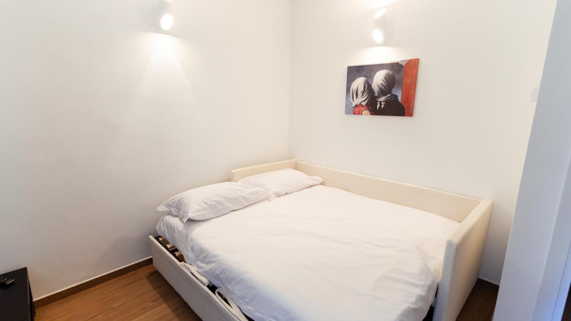 Exclusive Apartment - Magritte Style Lecco Exterior photo